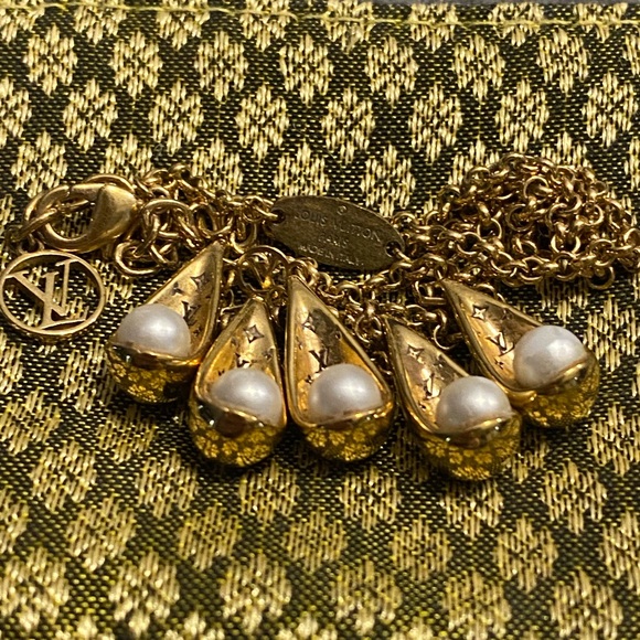 LOUIS VUITTON Necklace Chain
Collier Pearlygram Fake Pearl
M67329 Gold GP auth - Picture 9 of 9